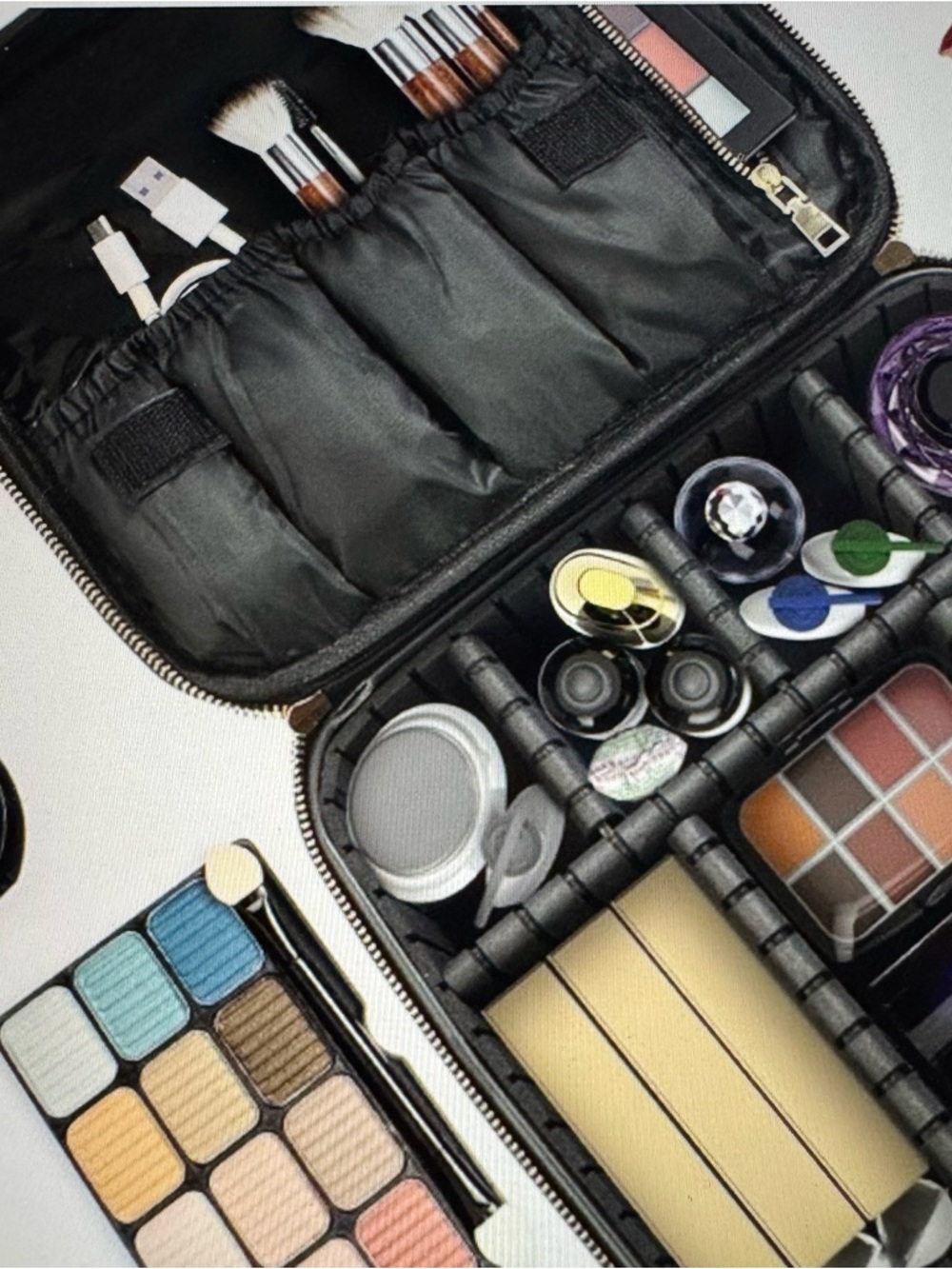 Black Travel Organizer Cosmetics Case with Adjustable Dividers